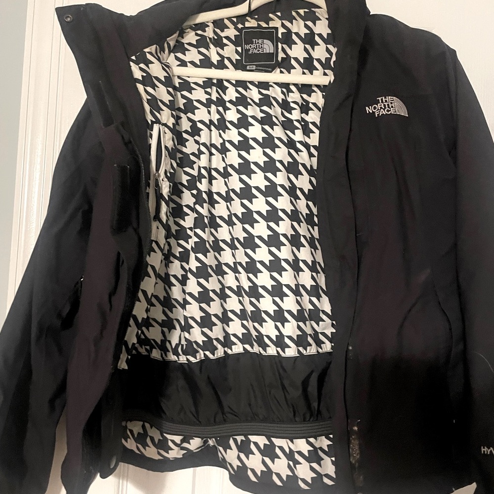 The North Face  Women's Houndstooth Raincoat. Size Small